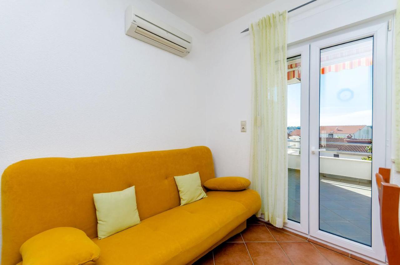Apartments Palm Tree โตรกีร์ ภายนอก รูปภาพ