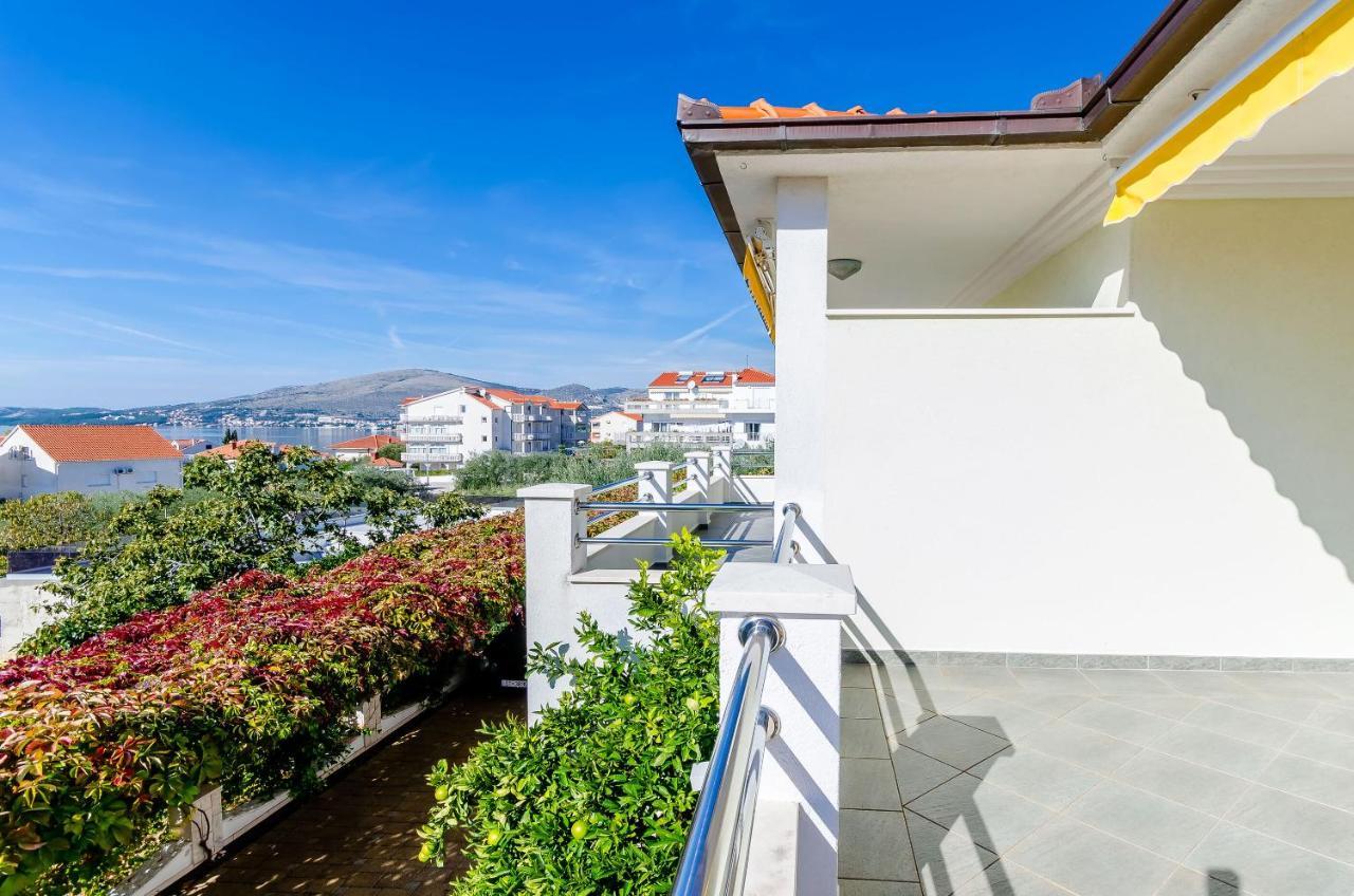 Apartments Palm Tree โตรกีร์ ภายนอก รูปภาพ