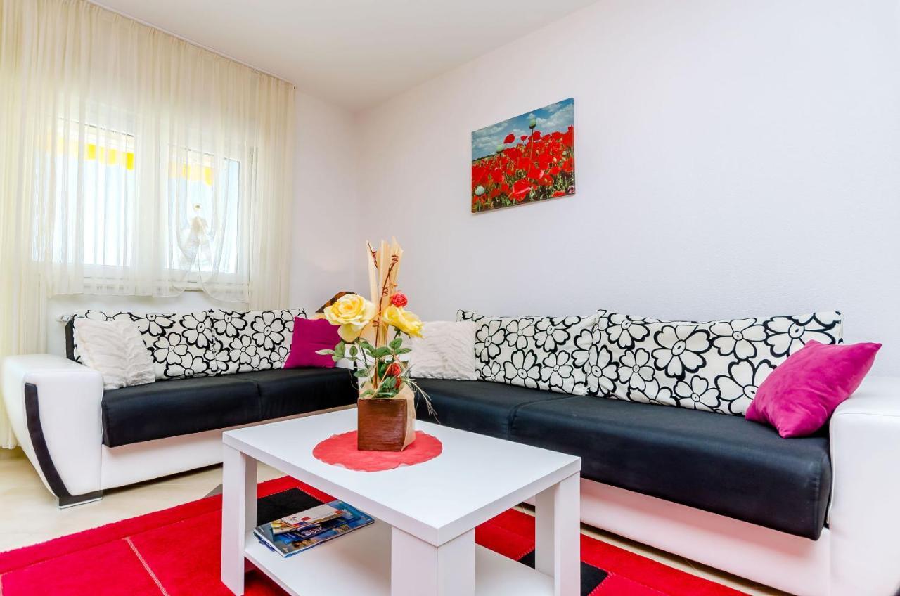 Apartments Palm Tree โตรกีร์ ภายนอก รูปภาพ