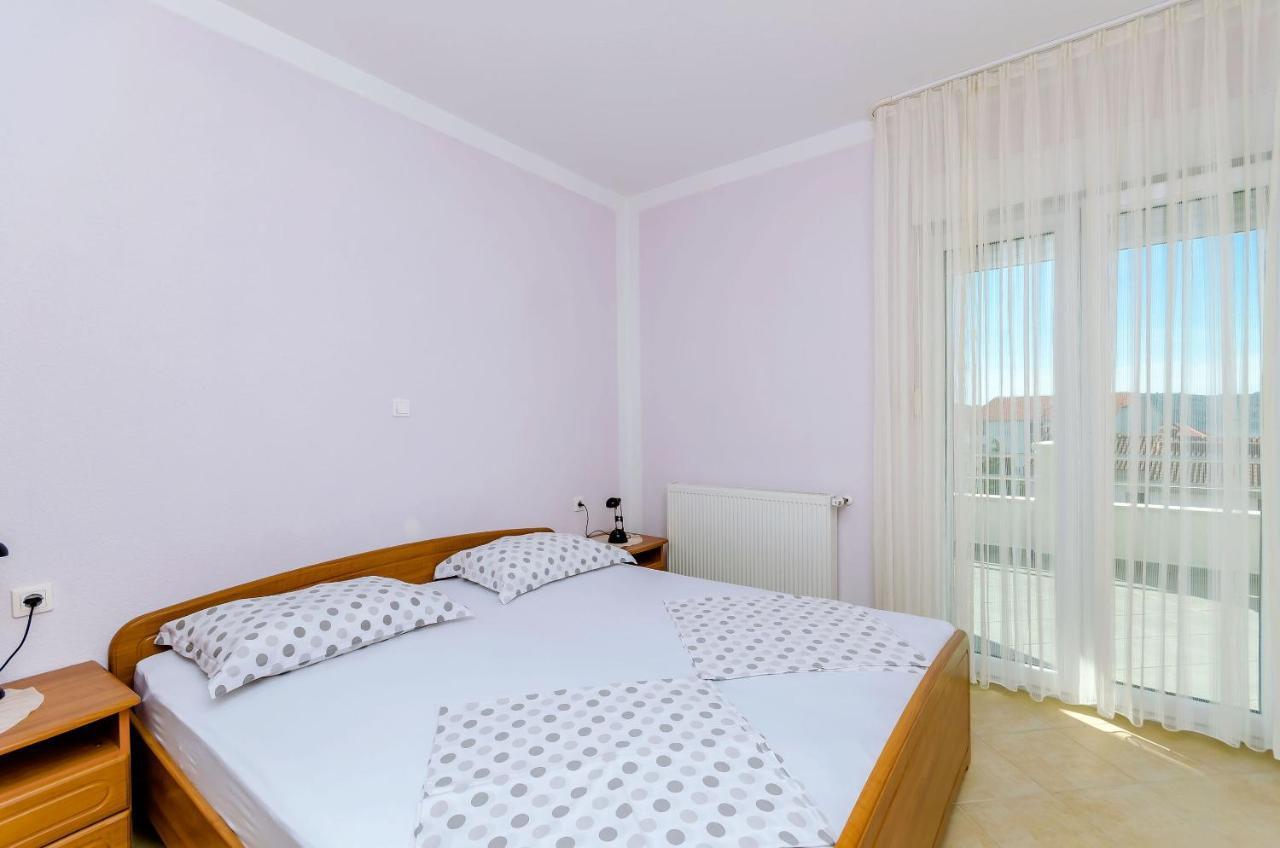 Apartments Palm Tree โตรกีร์ ภายนอก รูปภาพ