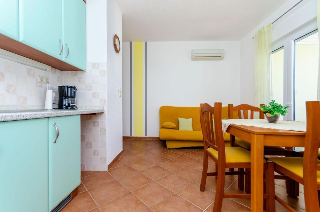 Apartments Palm Tree โตรกีร์ ภายนอก รูปภาพ