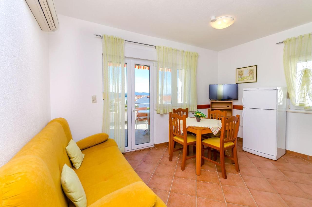 Apartments Palm Tree โตรกีร์ ภายนอก รูปภาพ
