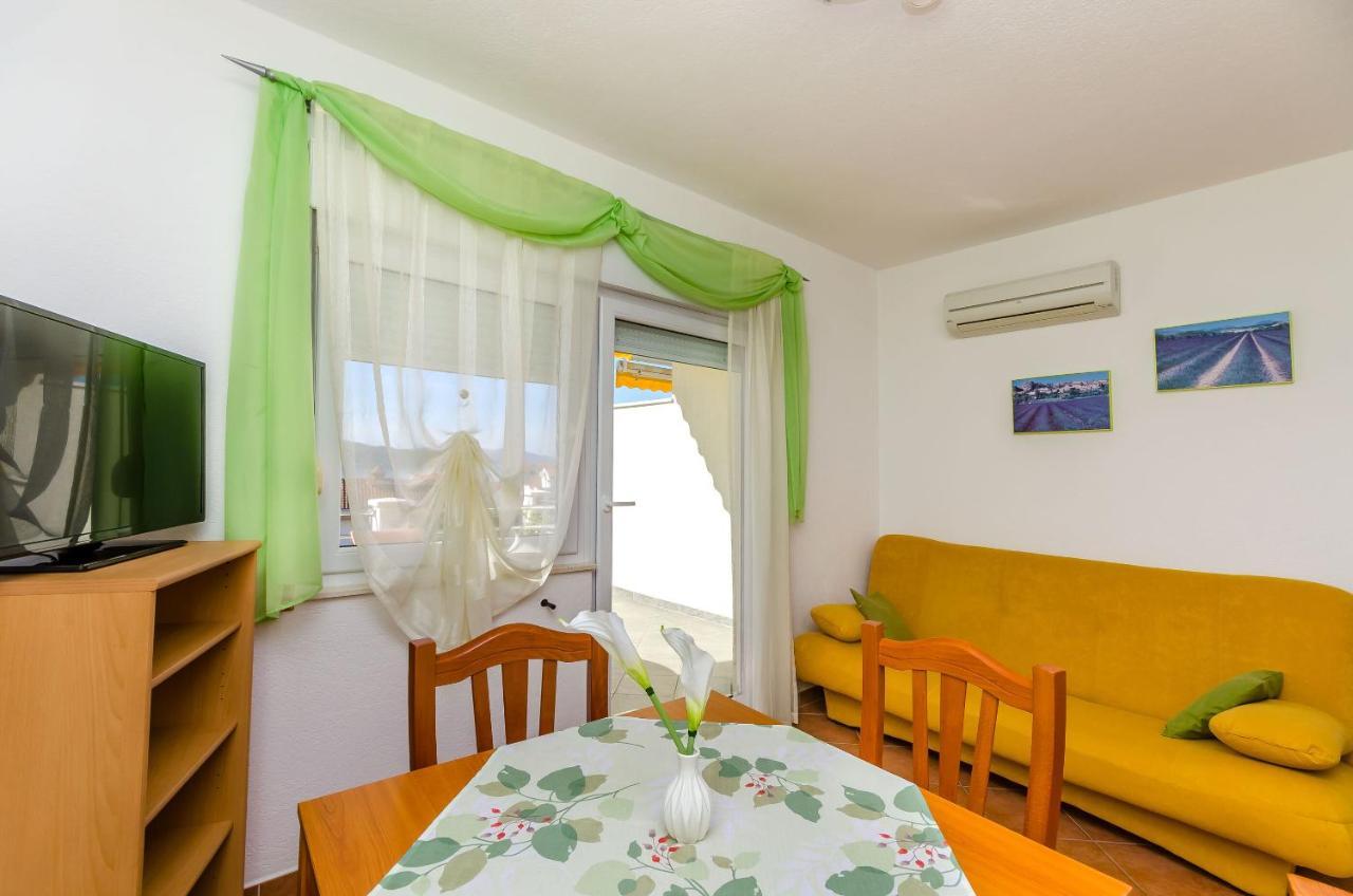 Apartments Palm Tree โตรกีร์ ภายนอก รูปภาพ