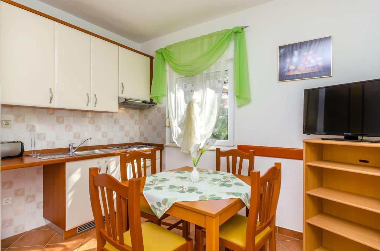 Apartments Palm Tree โตรกีร์ ภายนอก รูปภาพ