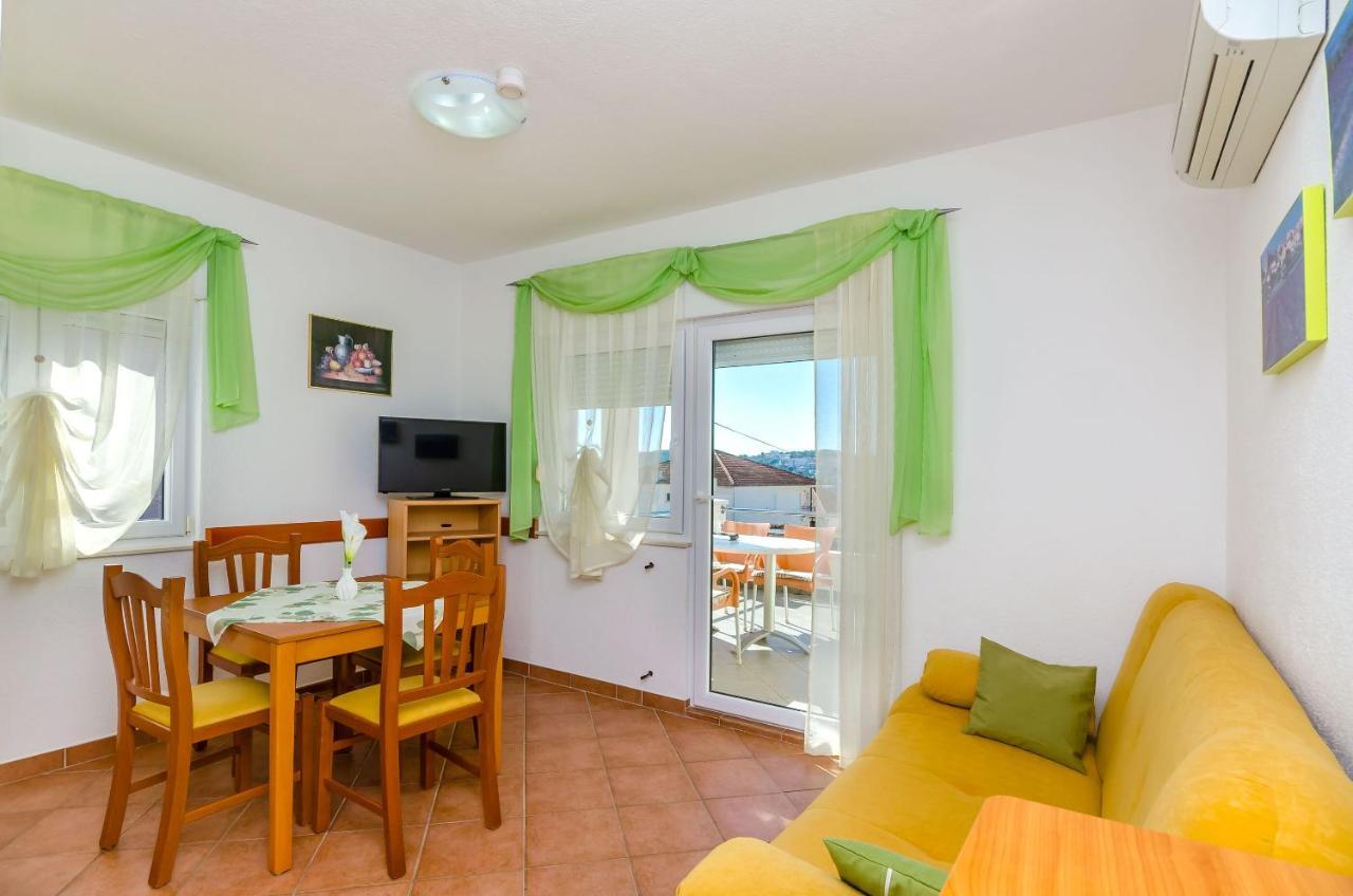 Apartments Palm Tree โตรกีร์ ภายนอก รูปภาพ