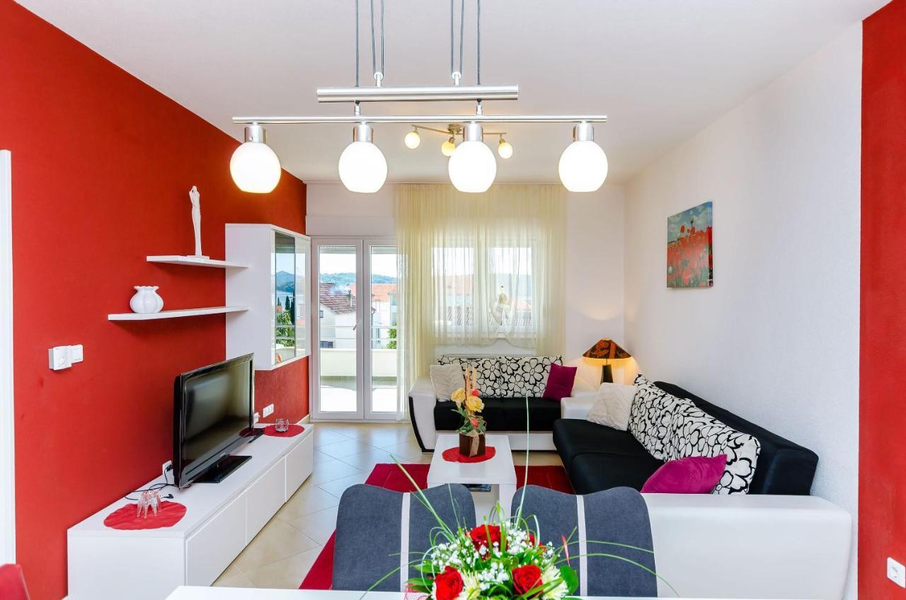 Apartments Palm Tree โตรกีร์ ภายนอก รูปภาพ