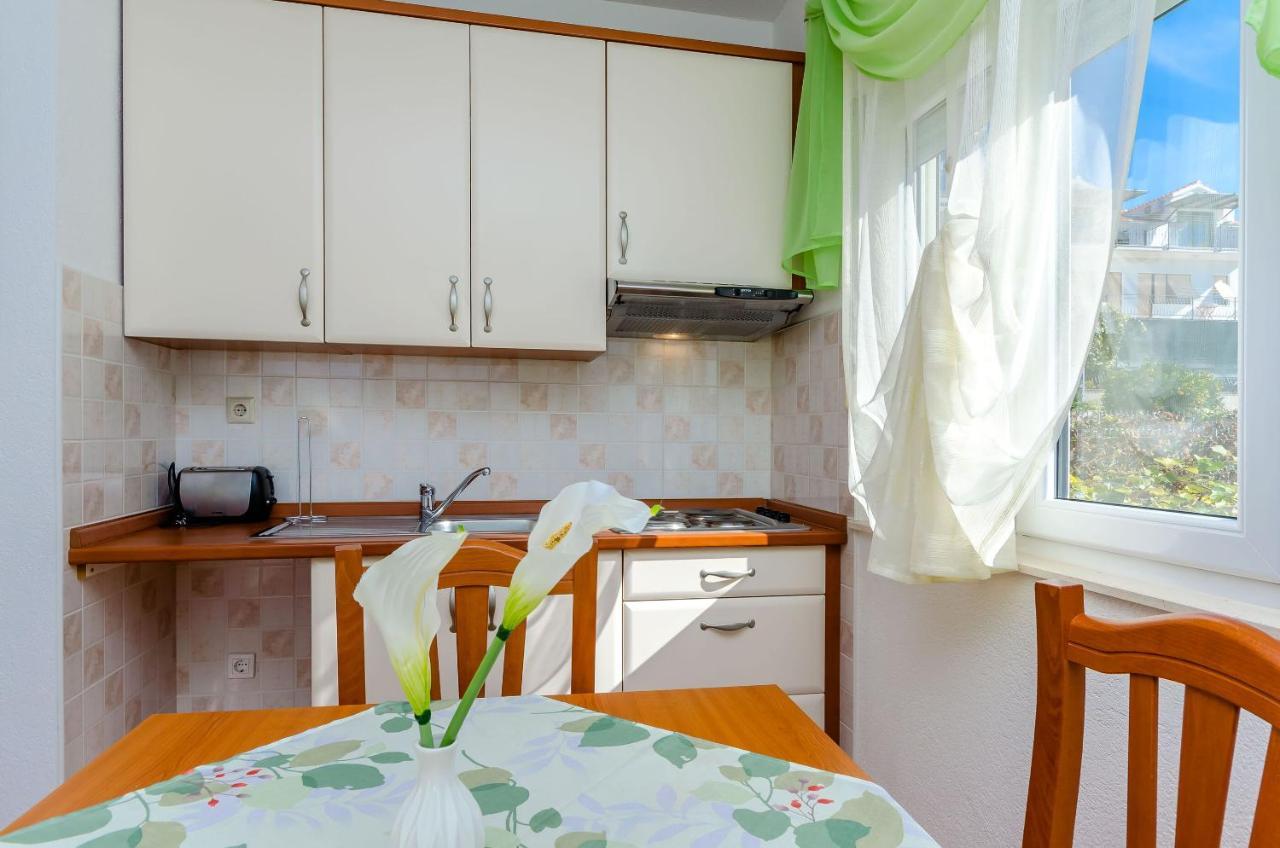 Apartments Palm Tree โตรกีร์ ภายนอก รูปภาพ