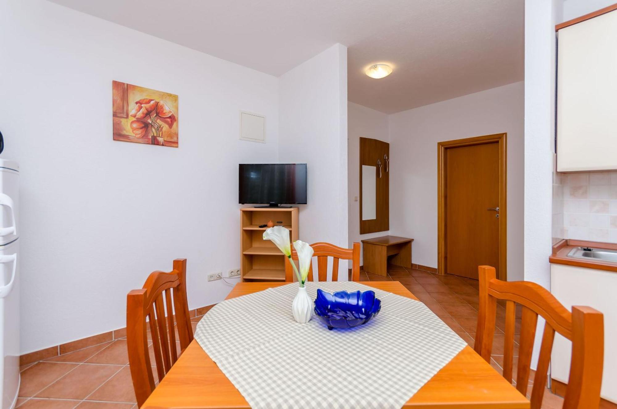 Apartments Palm Tree โตรกีร์ ภายนอก รูปภาพ