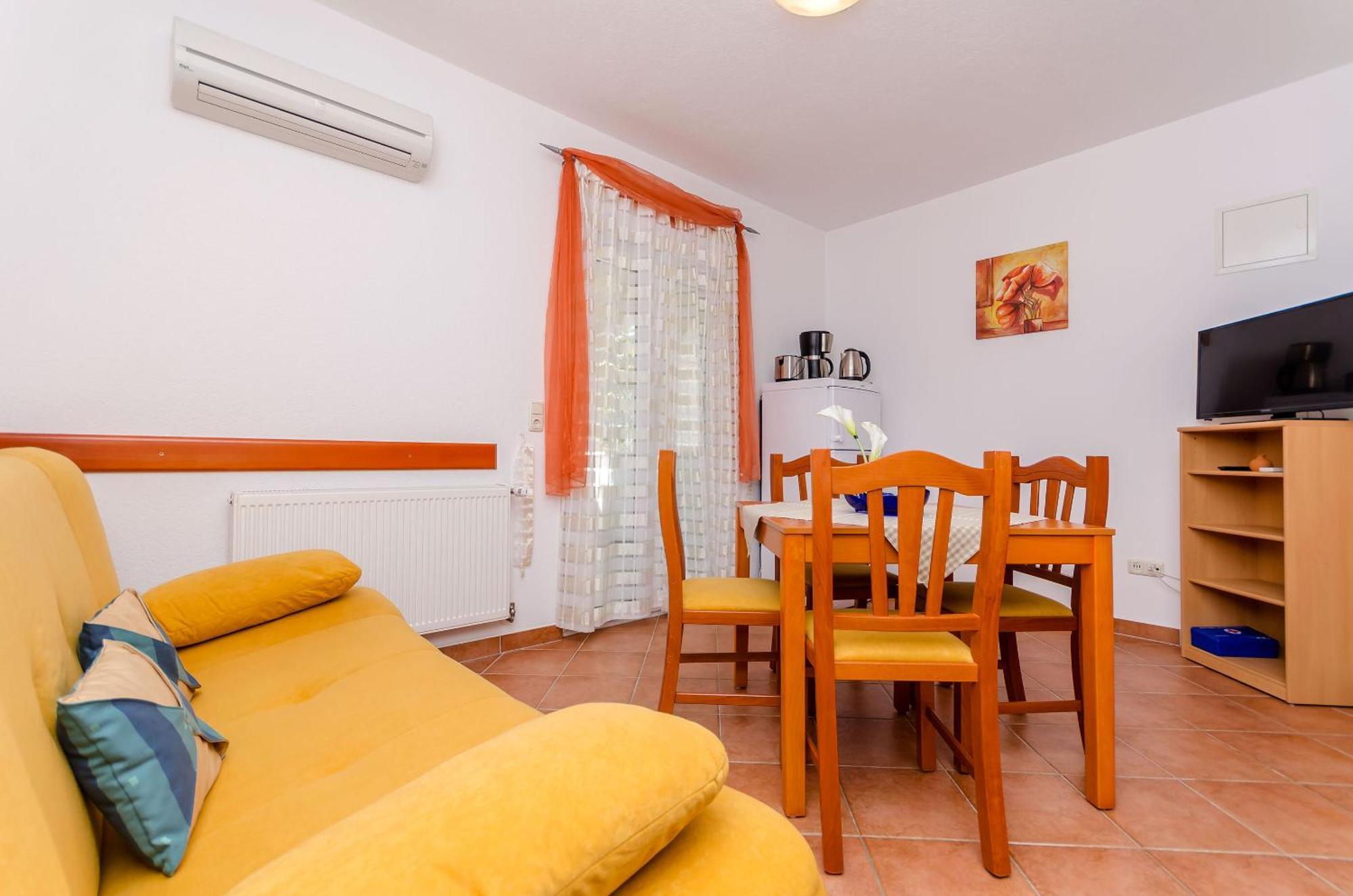 Apartments Palm Tree โตรกีร์ ภายนอก รูปภาพ
